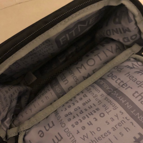 Like new Fitmark Gym Bag w/cooler insert - Picture 4 of 6